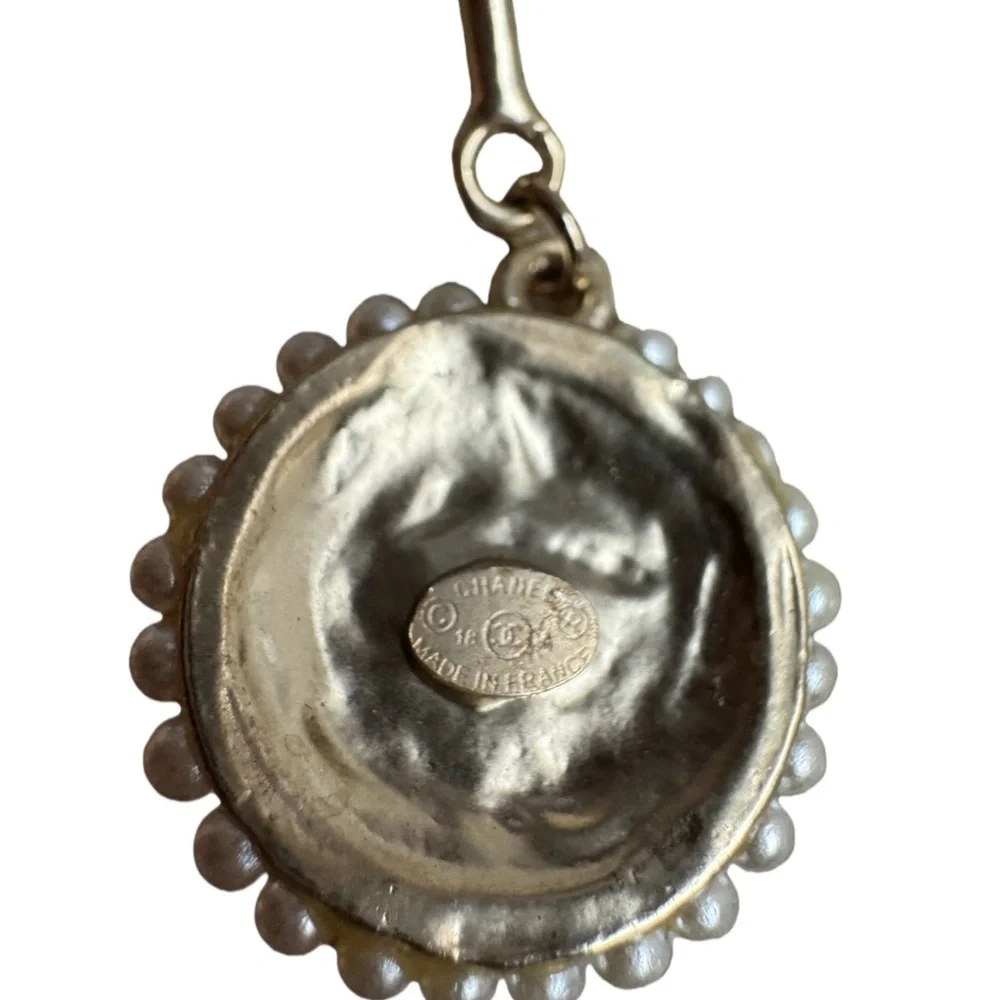 Vintage CHANEL Black and Gold Drop Earrings - Picture 5 of 6